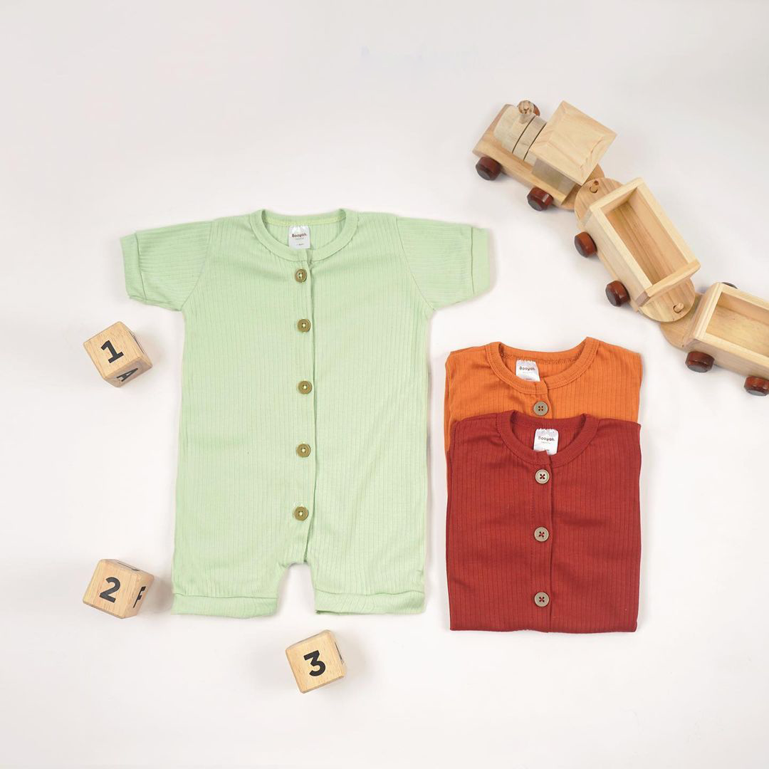 Kaos Ribbed Playsuit untuk anak usia 0-1 tahun dalam 3 warna hijau, orange, dan merah